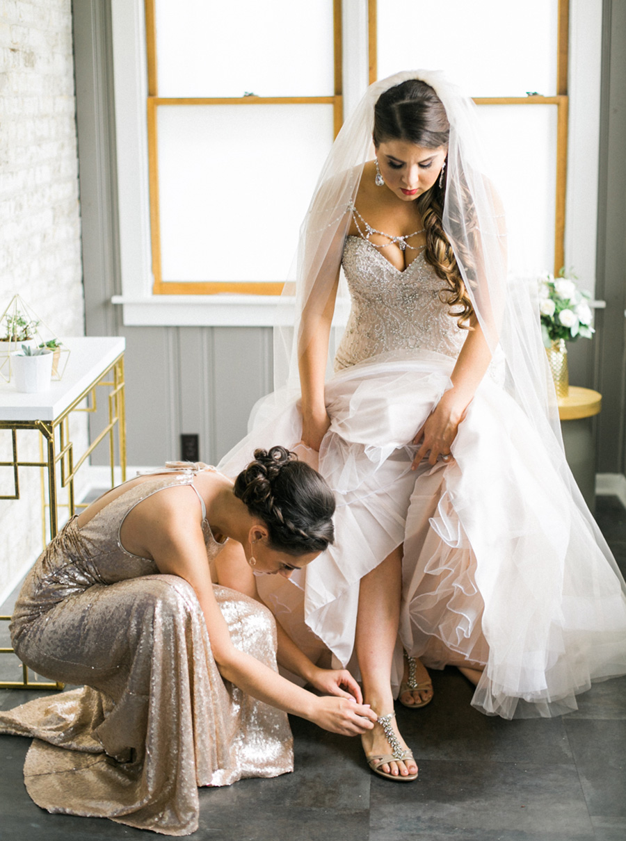 bride getting ready, chic industrial chicago, IL wedding at winnetka community house and ignite glass studios, blush pink and gold colors, photo by Laurelyn Savannah Photography - 10