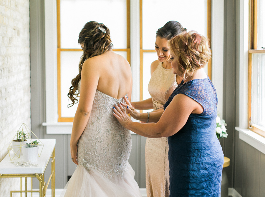 bride getting ready, chic industrial chicago, IL wedding at winnetka community house and ignite glass studios, blush pink and gold colors, photo by Laurelyn Savannah Photography - 7