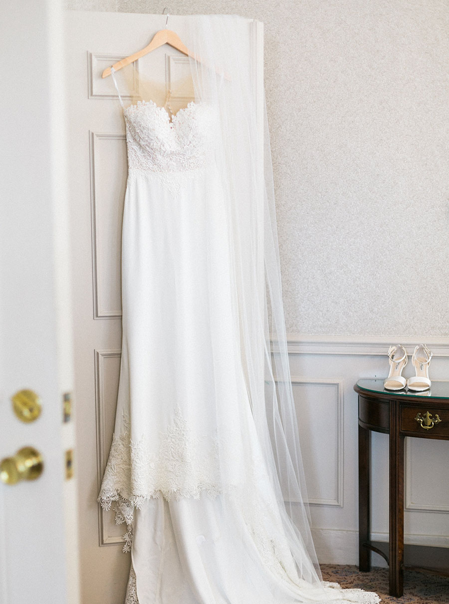 brides gown for milwaukee athletic club elegant classic wedding, blush bridesmaids and belle fiori flowers, romantic summer wedding, photo by laurelyn savannah photography