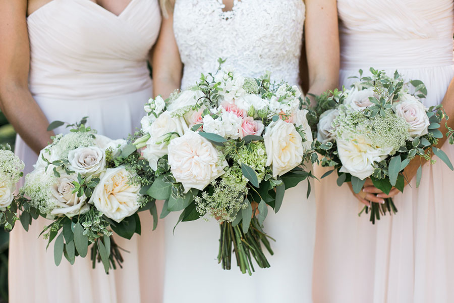bridal party at lake park and milwaukee athletic club elegant classic wedding, blush bridesmaids and belle fiori flowers, romantic summer wedding, photo by laurelyn savannah photography 2
