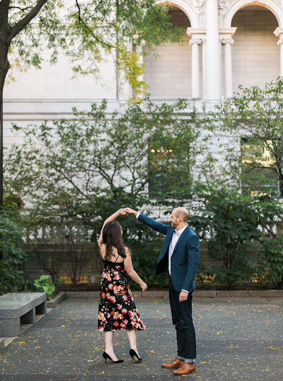 art institute of chicago engagement session, elegant summer wedding day, photo by laurelyn savannah photography 5