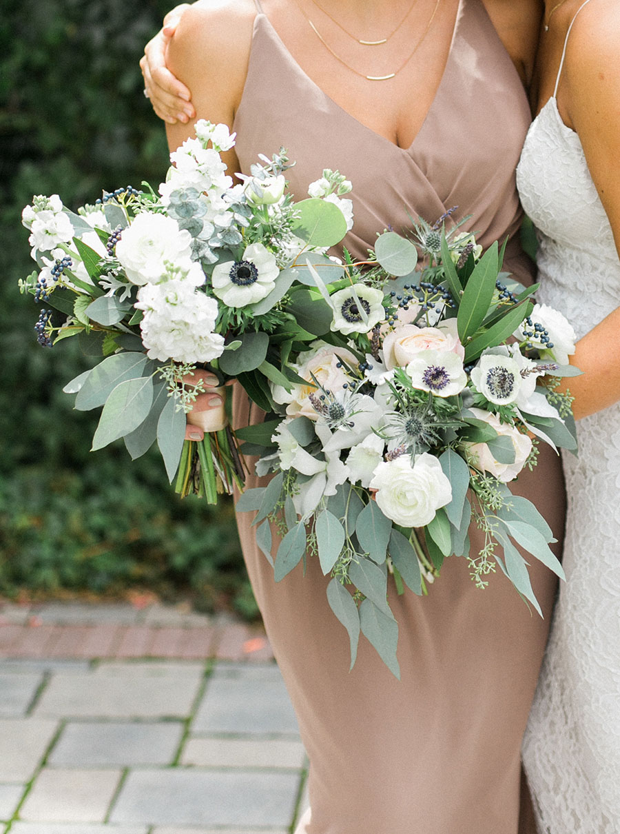 white bouquets, romantic and organic wedding at the ridge hotel in lake geneva, wisconsin, with elegant neutral colors, photo by laurelyn savannah photography 9