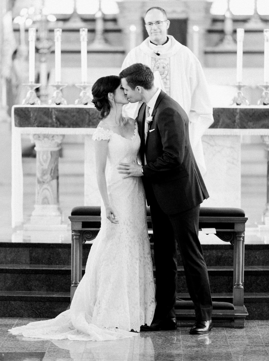 ceremony at basilica of st josaphat, discovery world summer lakeside elegant romantic wedding in milwaukee, wisconsin, photo by laurelyn savannah photography 18