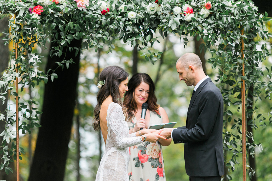 ceremony at a boho outdoor wedding at Schlitz Audubon Nature Center in Milwaukee, Wisconsin, photo by Laurelyn Savannah Photography 52