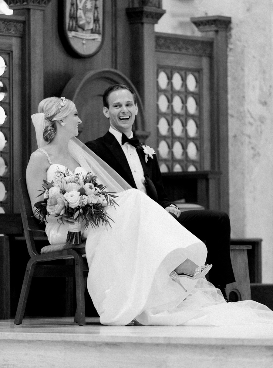 church ceremony, classic and romantic gold wedding in downtown Green Bay, Wisconsin, photo by Laurelyn Savannah Photography