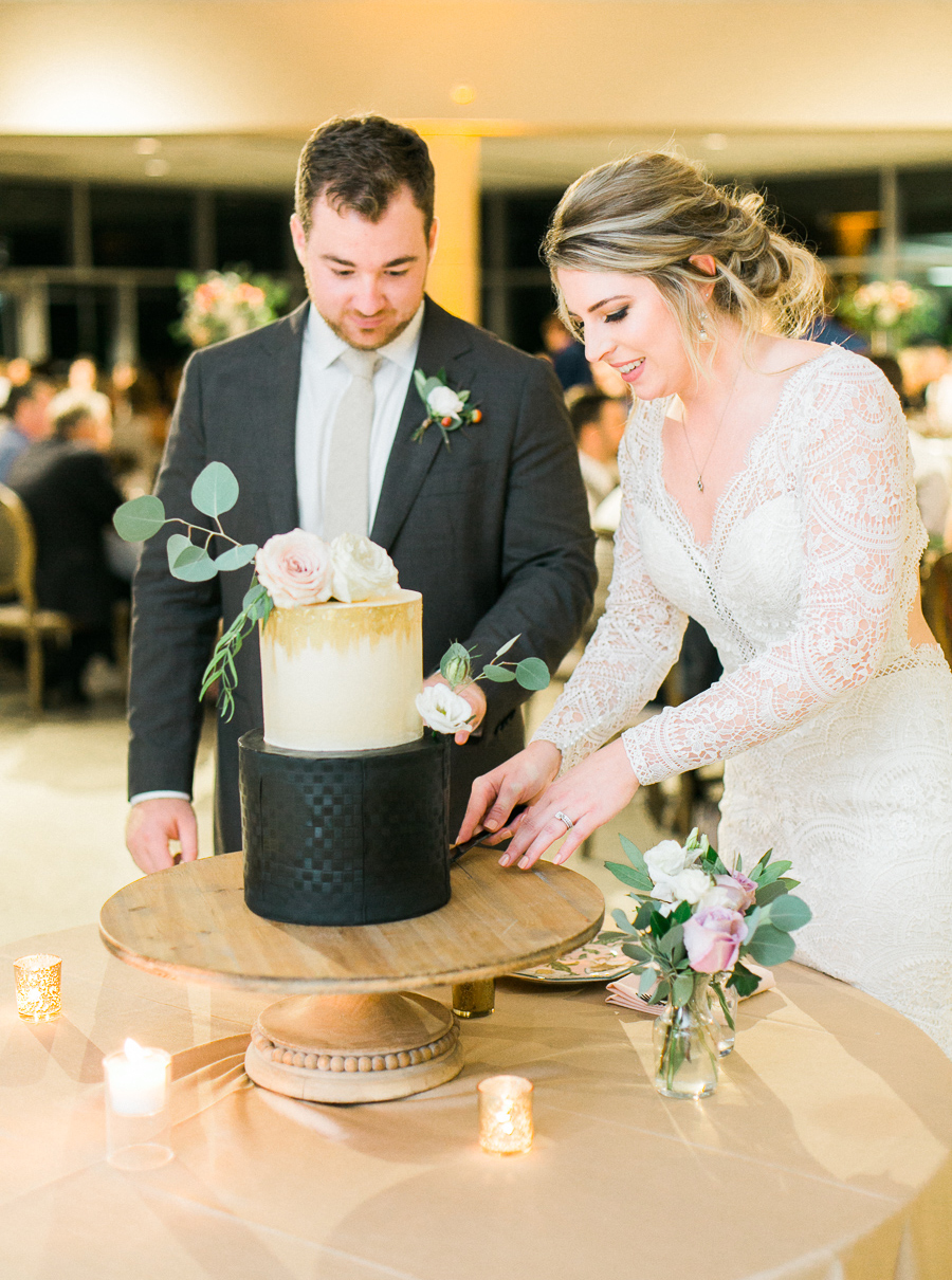 wedding cake, glamping and chic safari romantic outdoor wedding at Milwaukee County Zoo, Wisconsin, photo by Laurelyn Savannah Photography