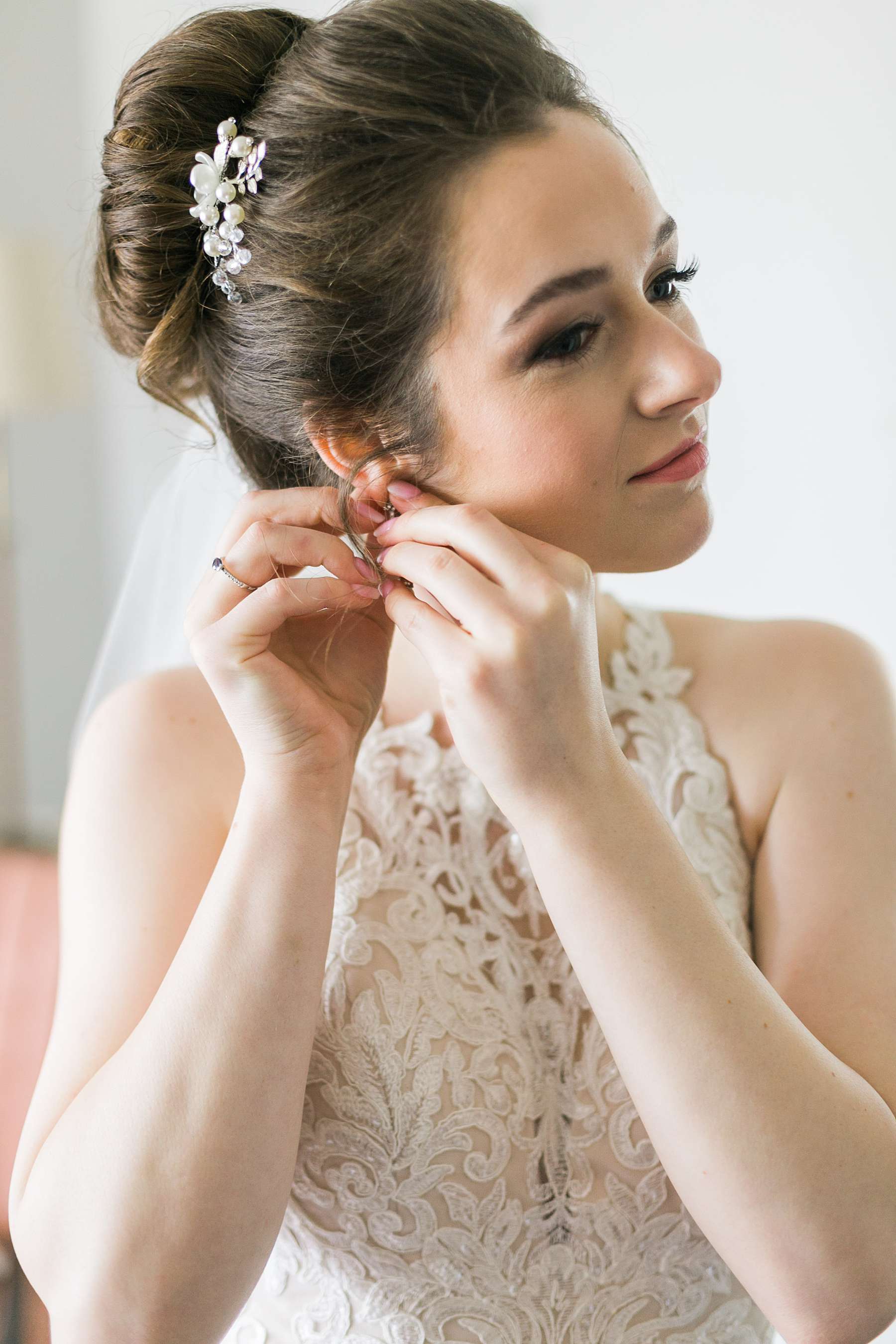 bride getting ready, rustic romantic wedding at the landing 1841, photo by laurelyn savannah photography