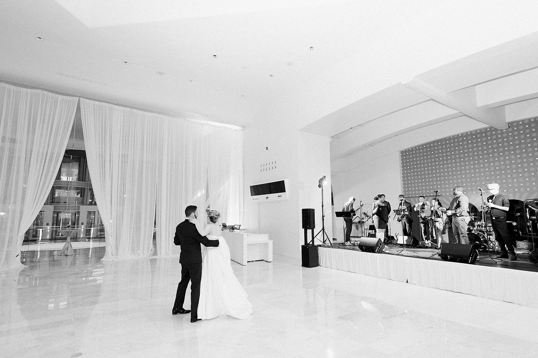 romantic wedding first dance at milwaukee art museum modern architectural gem on lake michigan in downtown