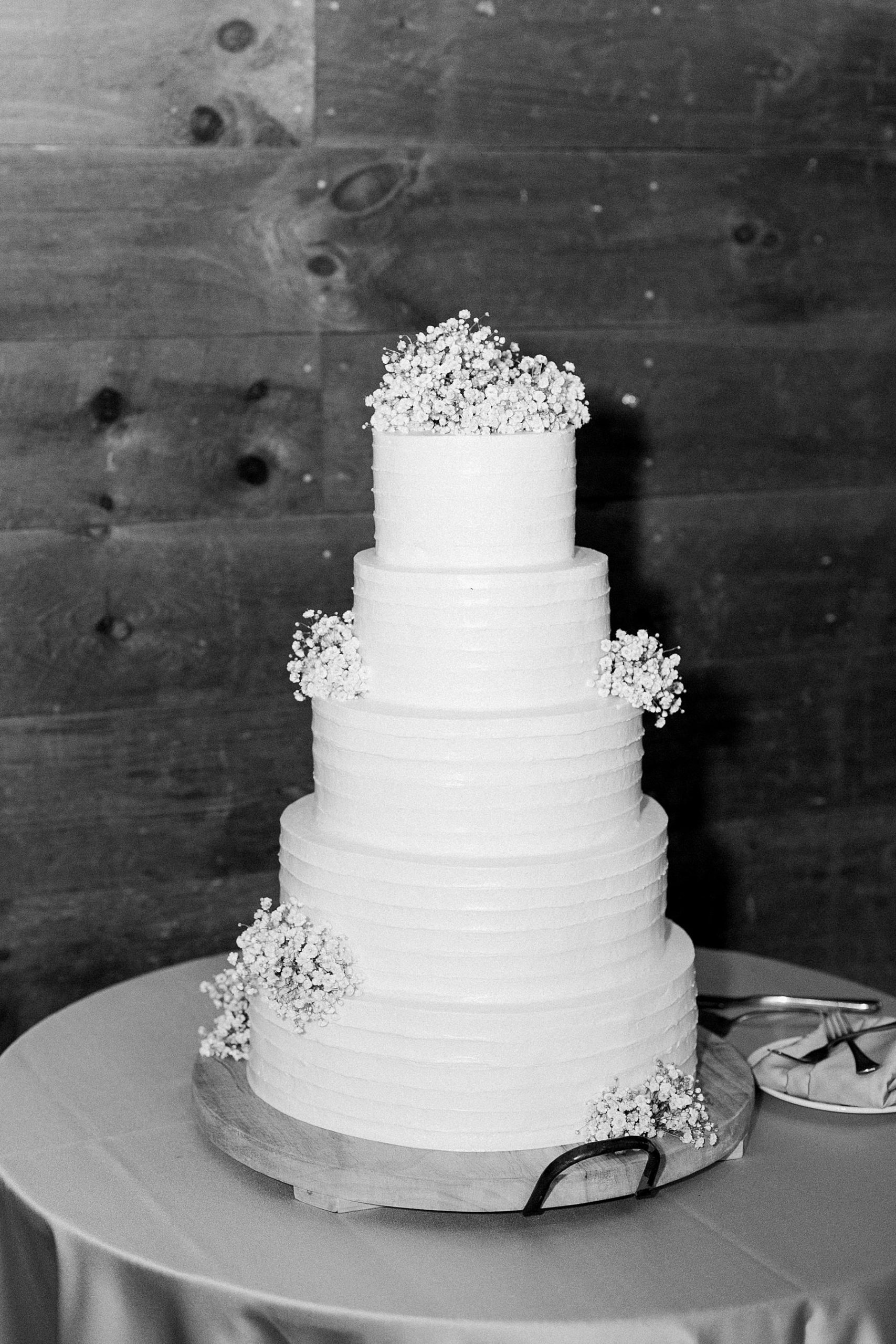 reception with wedding cake at irish barn at whistling straits in kohler wisconsin