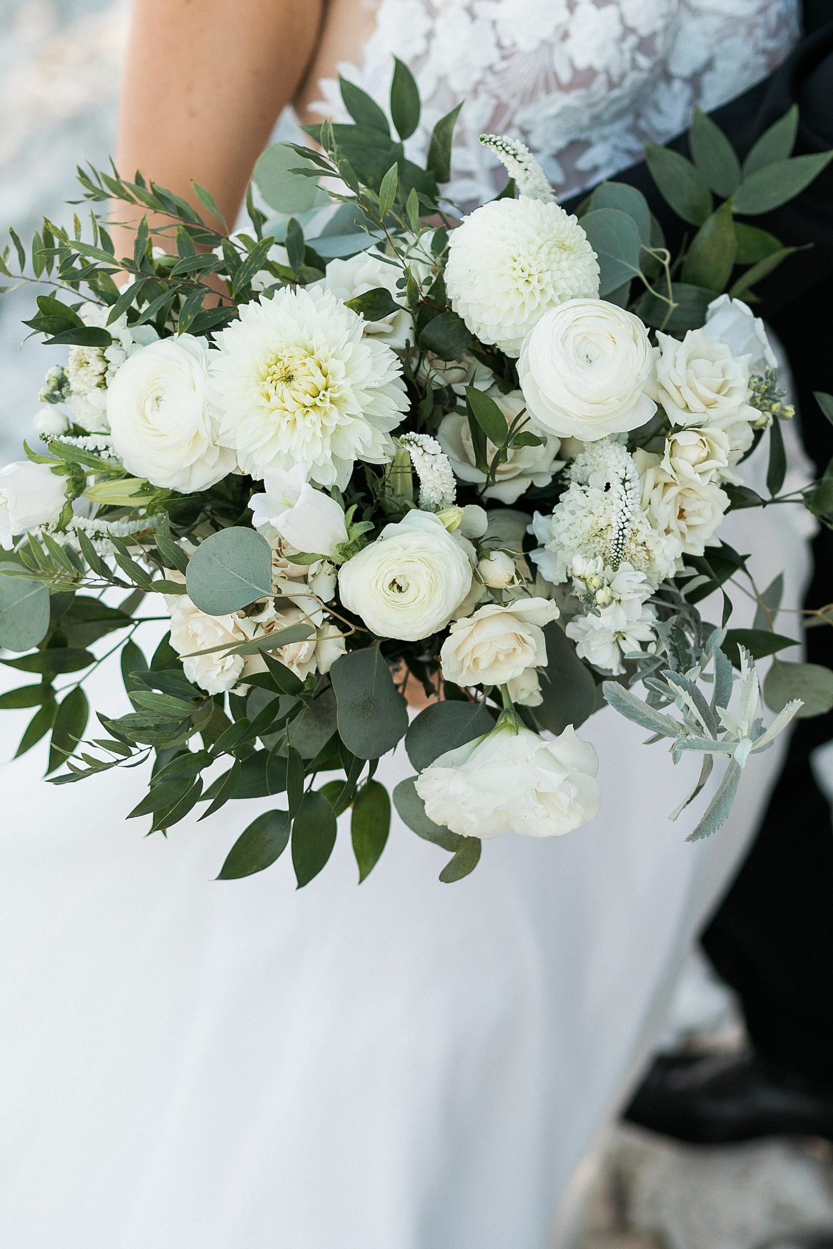 white bridal bouquet of flowers at gordon lodge in baileys harbor door county