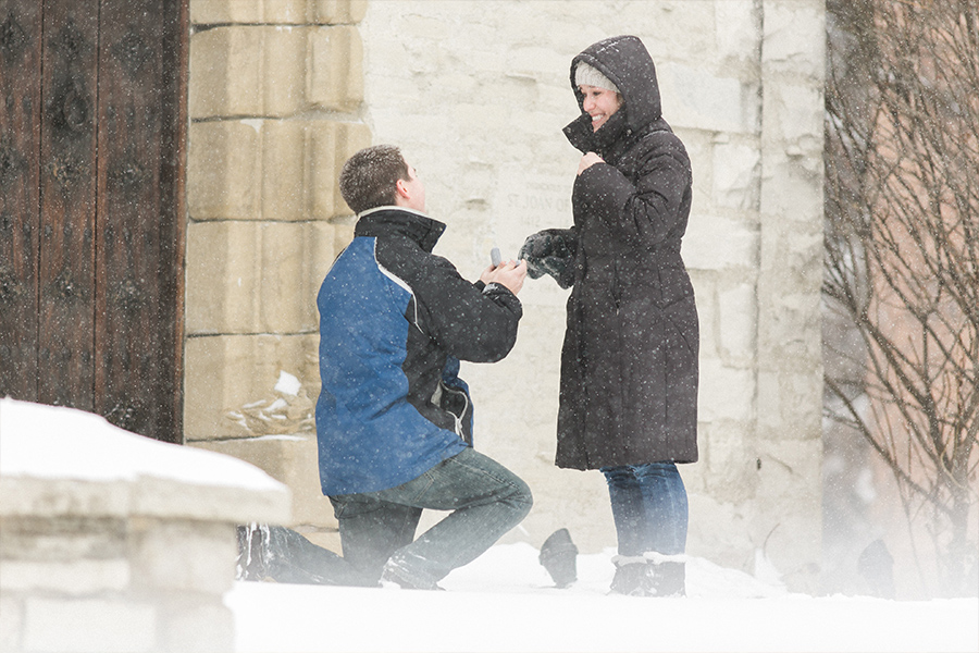 1-Marquette-University-milwaukee-winter-proposal-engagement-wedding-Wisconsin-snow-photo