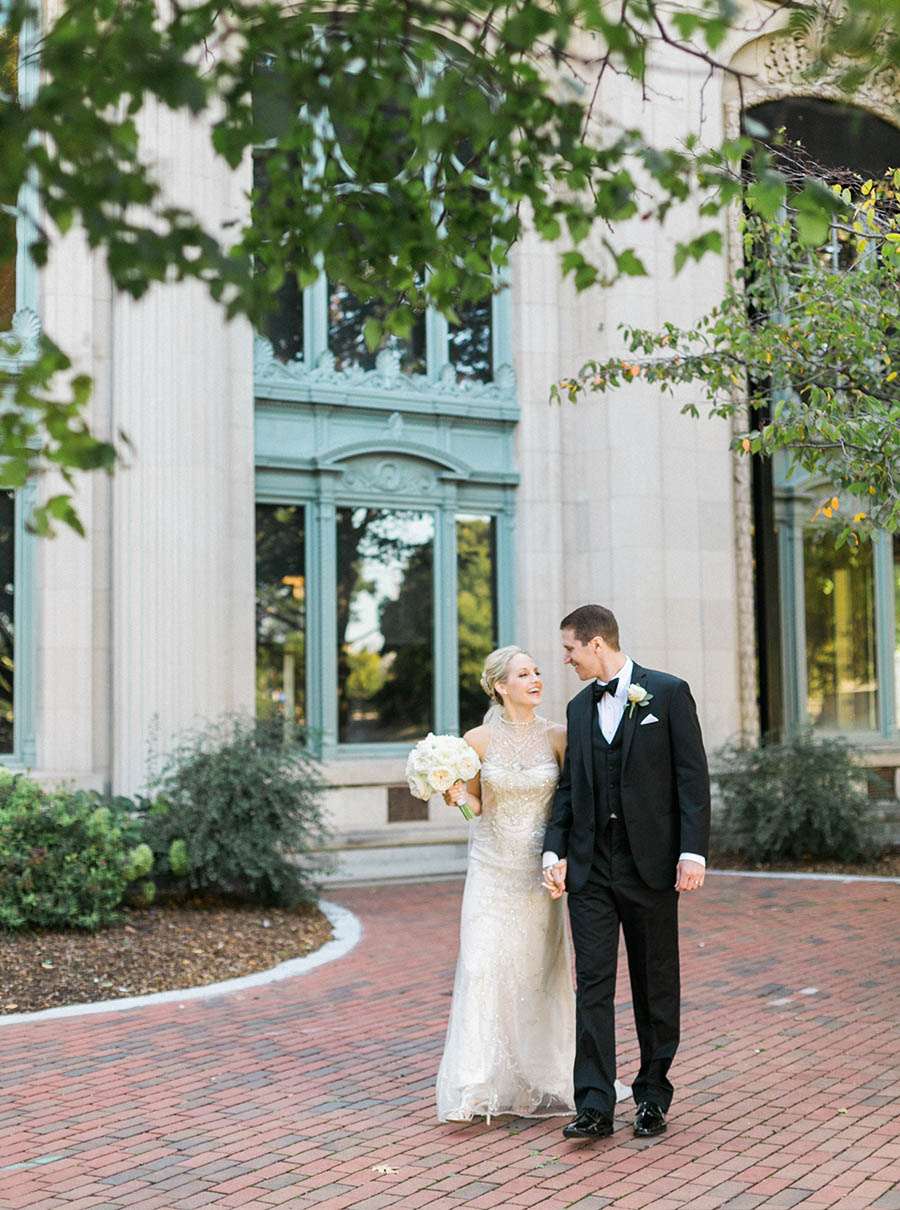 happy clients, wedding photographer review for downtown elegant milwaukee wedding, photo by laurelyn savannah photography 1