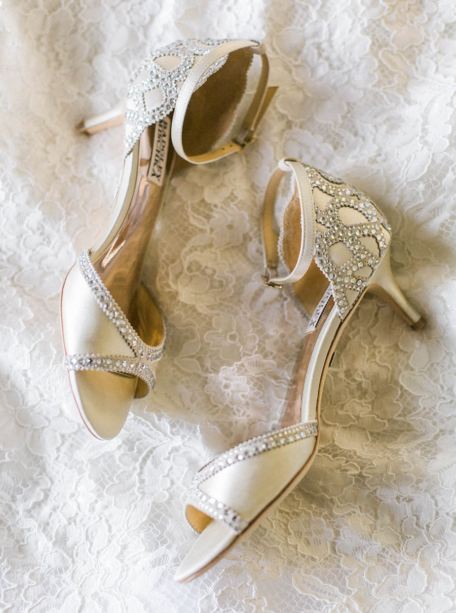 badgley mischka shoes, romantic and organic wedding at the ridge hotel in lake geneva, wisconsin, with elegant neutral colors, photo by laurelyn savannah photography 1