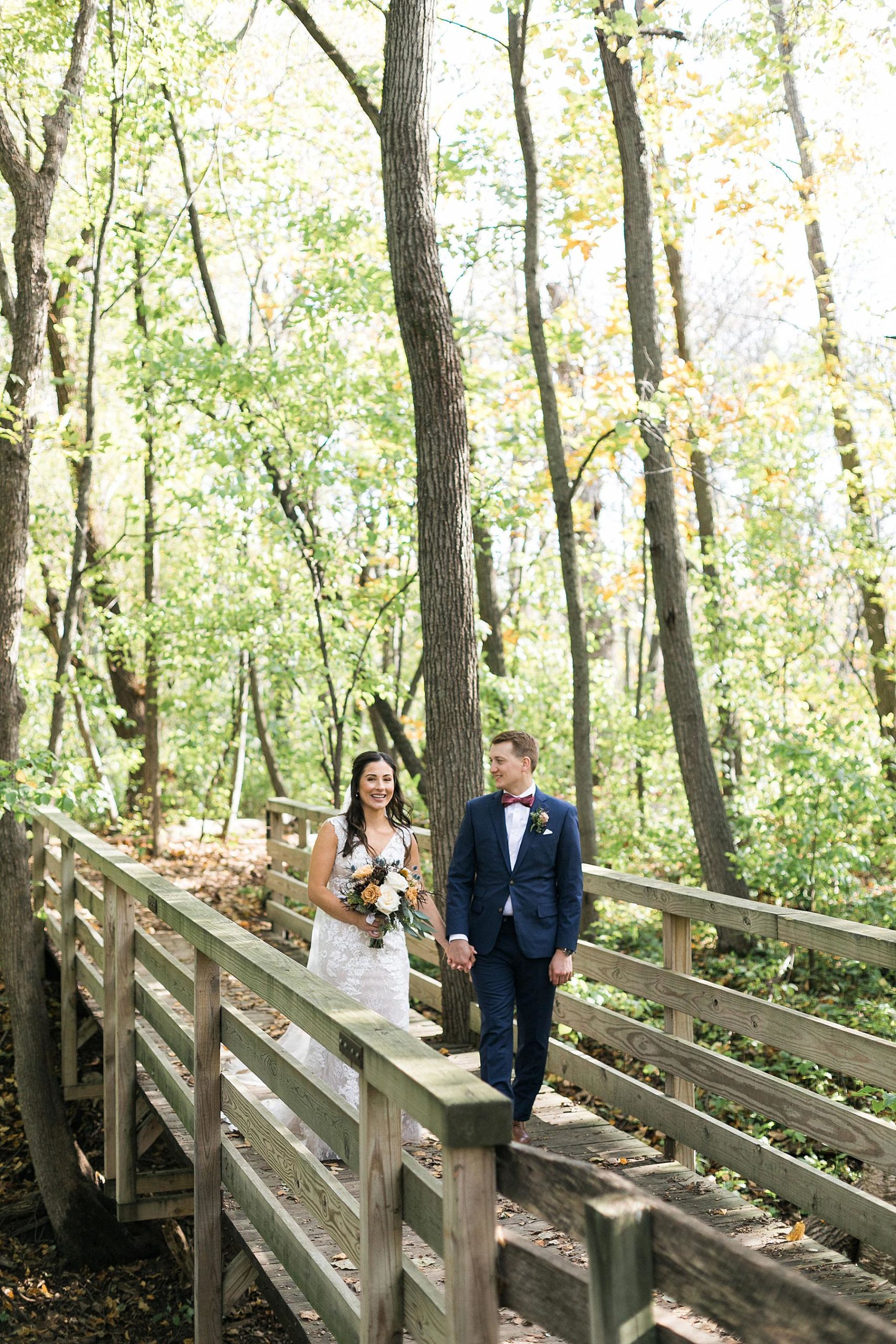 wedding newlywed couple portaits at schlitz audubon nature center in milwaukee, wisconsin