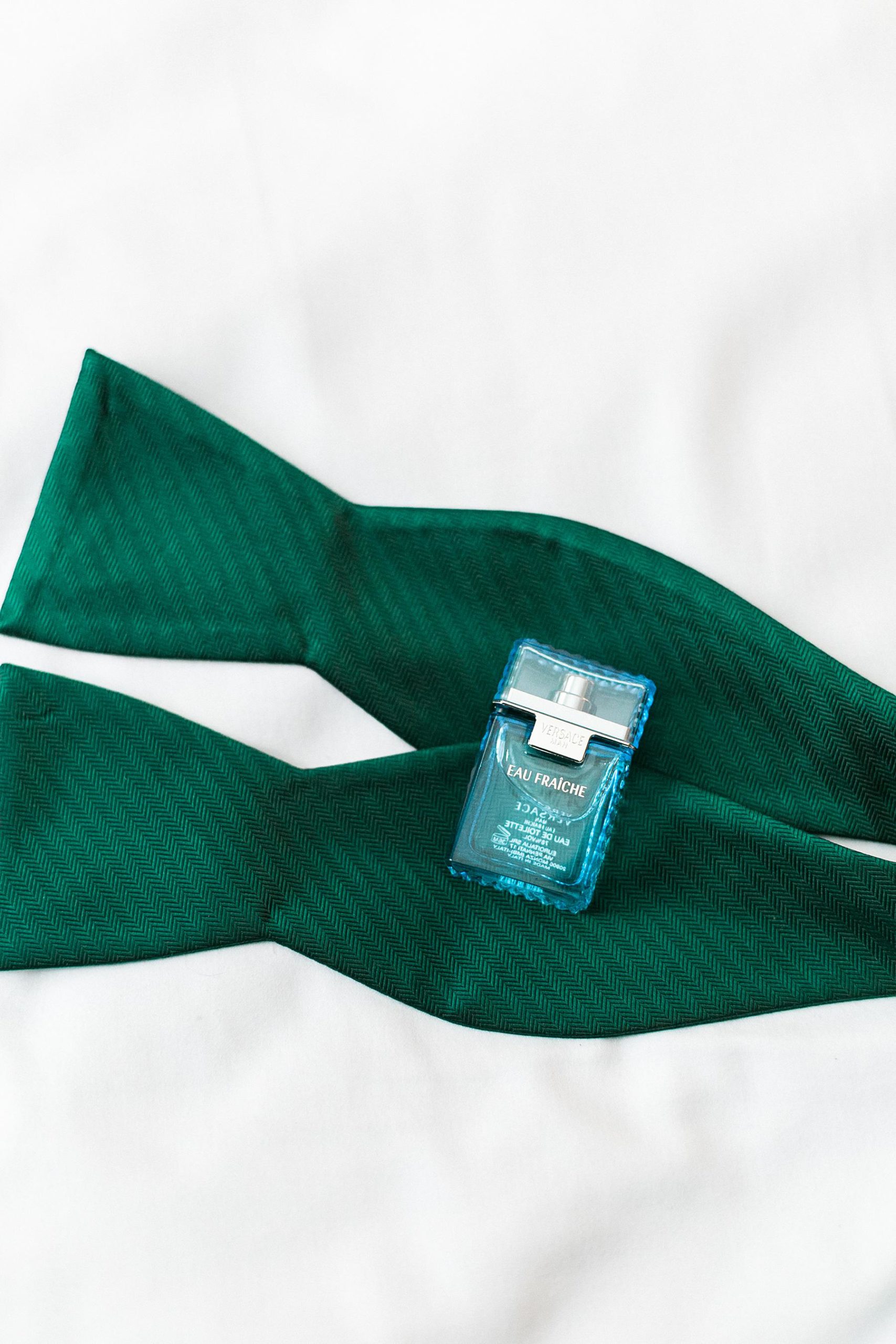 forest green bowtie and cologne for a kimpton gray chicago boleo wedding
